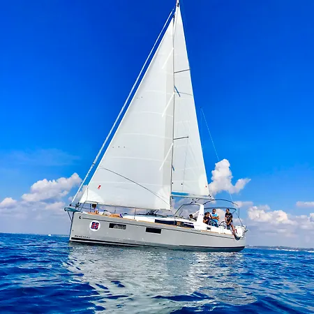 Sailor Fly Hotel